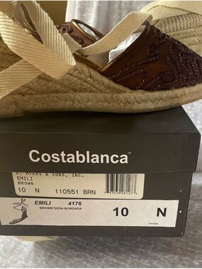 •NEW IN BOX•
Beaded Brown Espadrilles 10N